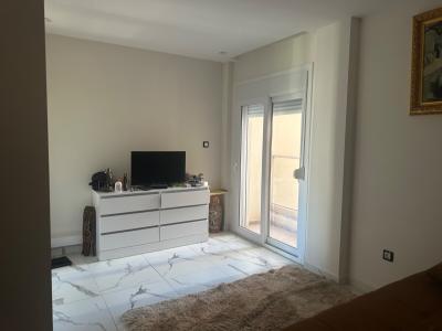 Rent Building Alger Hydra
