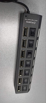 Hub USB 3.0 vers USB 3.0 x4 + USB C avec interrupteurs d'alimentation