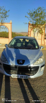 moyenne-berline-peugeot-308-2008-aflou-laghouat-algerie