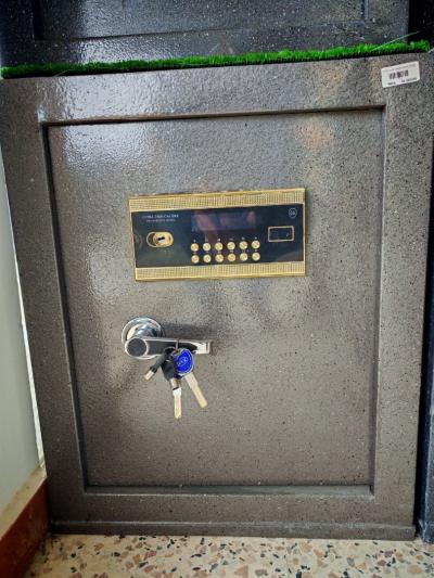 Coffre fort 60cm avec sérrure + digital