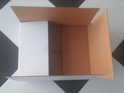 Boîte en carton double couleurs avec fermeture latérale - inpak emballage