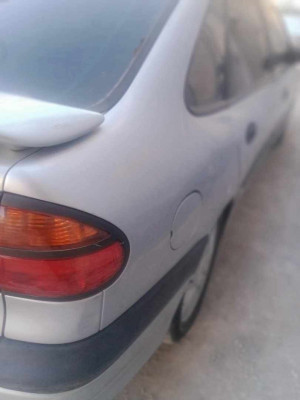 berline-renault-laguna-1-2000-tebessa-algerie