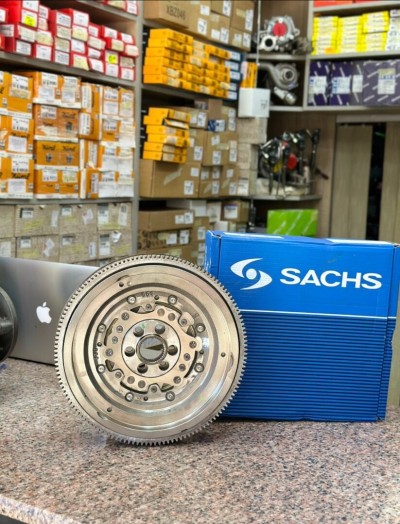 VOLANT MOTEUR BOITE AUTO DSG7 TIGUAN / T5 VW 03L105266AM/DO 6 BOULON