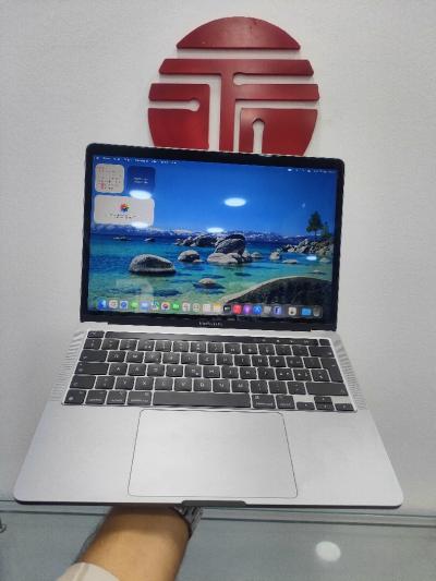 MacBook pro 2022 m2 ram16gb 1tb cycle 127