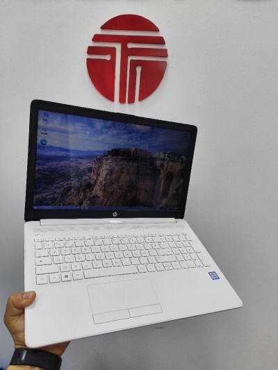 HP 15 cpu i3 7em ram 8gb ssd 256 intel hd 620