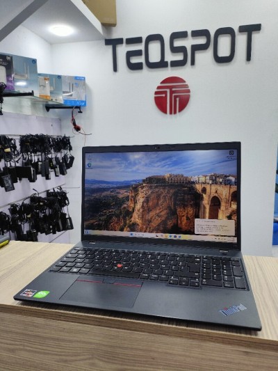 Thinkpad t15 gen4 ryzen 5pro 7530 16gb ssd512