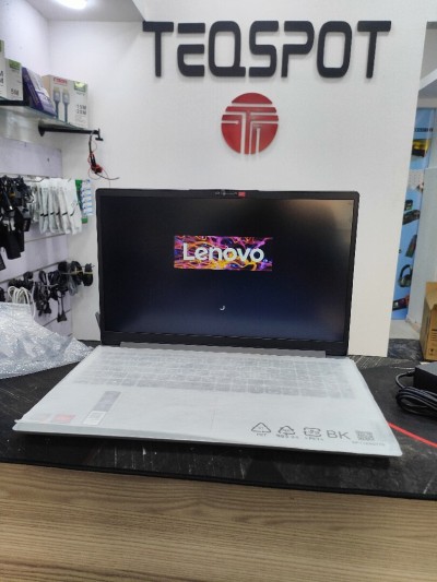 Lenovo ideapad 1 ryzen 3 series 7000 ram8gb ssd512 radeon graphique 