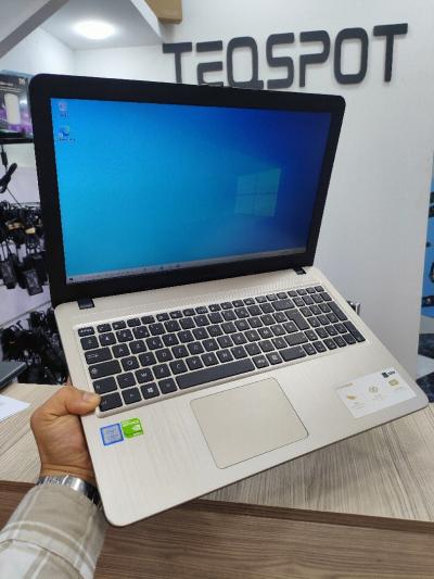 Asus vivobook i5 7em 8gb ssd256 NVIDIA 920