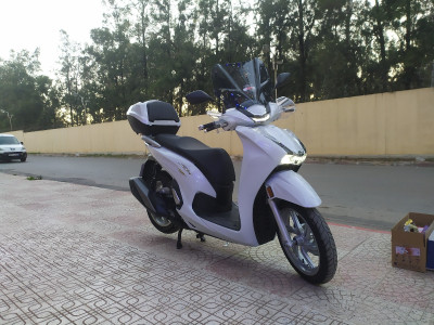 motos-scooters-honda-sh-350i-2023-beni-mered-blida-algerie