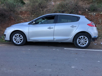 moyenne-berline-renault-megane-3-2012-tizi-ouzou-algerie