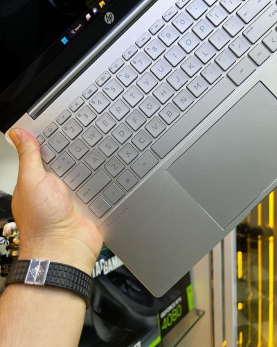 Vendu HP Pavilion i7-12700H 16GB/256GB 2K OLED, Intel Iris Xe graphics