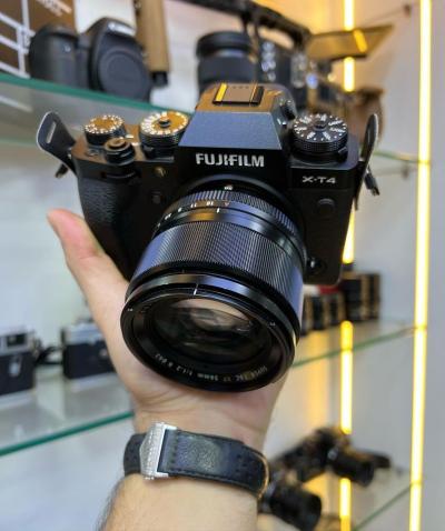 Fujifilm XT4 + Fujinon 56mm f/1.2