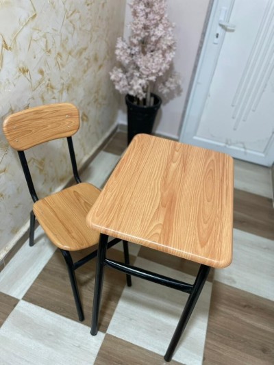 LES CHAISES SCOLAIRE