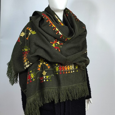 abayas-hijabs-grande-echarpe-brodee-a-la-main-motifs-berberes-hydra-alger-algerie