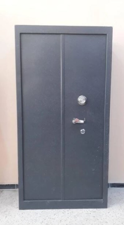 ARMOIRE COFFRE 1.80M (SERRURE & COMBINAISON)