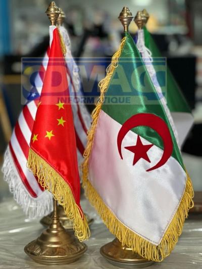 أعلام مكتبية فاخرة بجودة عالية