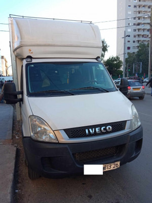 عربة-نقل-ivico-c15-2013-المدية-الجزائر