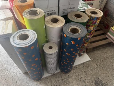Papier cadeau en rouleau et en KG