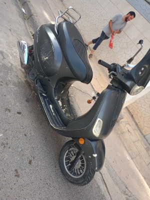 motos-et-scooters-motors-roma-2-2021-bouira-algerie