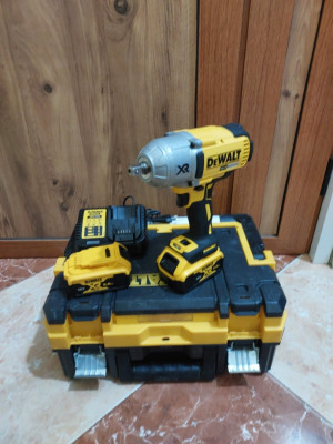 batiment-construction-cle-a-choc-bouloneuse-dewalt-18v-5ah-brushless-bouira-algerie