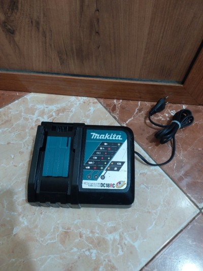 Chargeur Makita 18v 