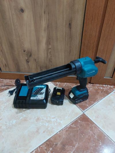 Pistolet à silicone 18v (Japan - 2021)