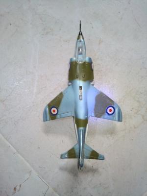 Avion de combat miniature 