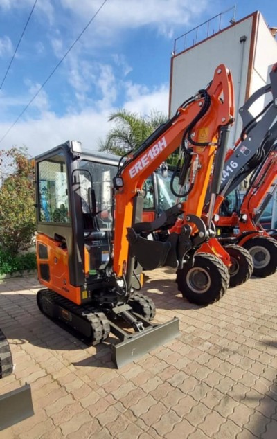 A Vendre : MINI PELLE POCLIN EXCAVATRICE SUR  CHENILLES ERE18H 