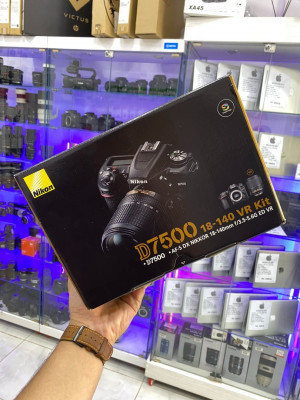 Nikon D7500 & 18-140mm VR Neuf Sous emballage