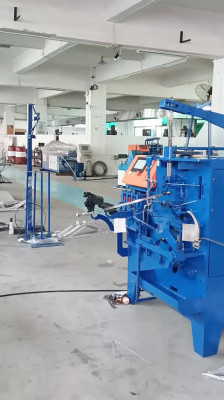 Machine automatique de fabrication des cintres métallique 