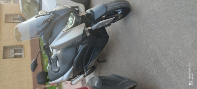 motos-scooters-yamaha-xmax-300-2019-oran-algerie