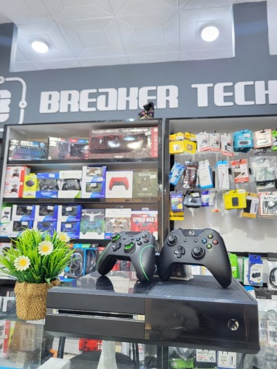 Xbox one 2 manette  2 mois game pass