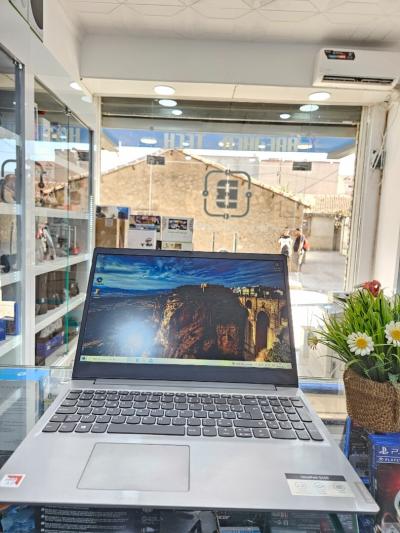 Lenovo S145 AMD A9 9425. 8Go  15.6" HD 