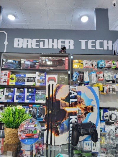 Sony ps4 Pro online                         jeux: The crew 2 + red dead2 