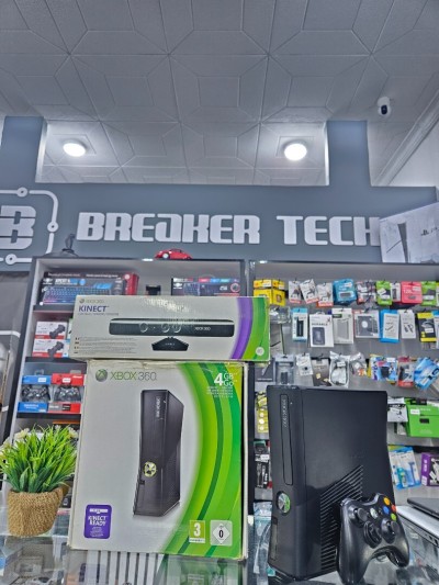 XBOX 360 SLIM + Kinect + la boîte 