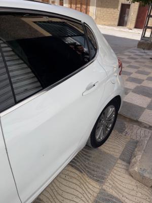 citadine-peugeot-208-2015-allure-ouled-rechache-khenchela-algerie