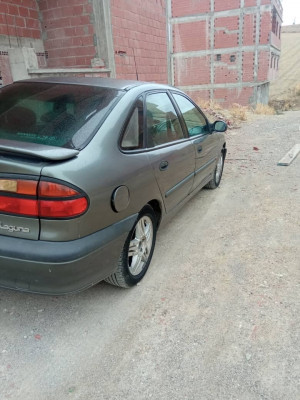 voitures-renault-laguna-1-1995-guelma-algerie