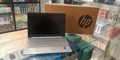 HP Laptop 15s i7 Gen 12  Sous Emballage jamais utiliser