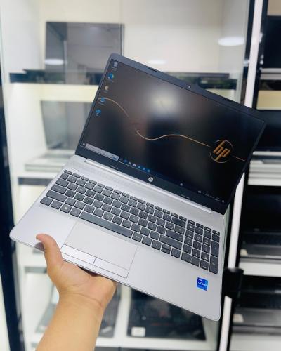 HP 250 G8  I7-1165G7 16GB 512GB SSD
