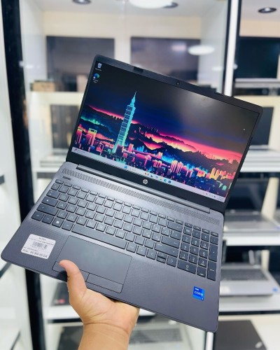 HP 250 G9  I7-1255u 16GB 256GB SSD