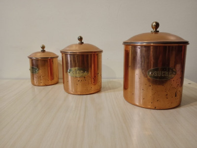 Trois anciens Pots à épices en cuivre vintage: Sucre, Café, et thé