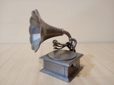 Gramophone Phonographe miniature en étain, Les Etains Dauphinois, France