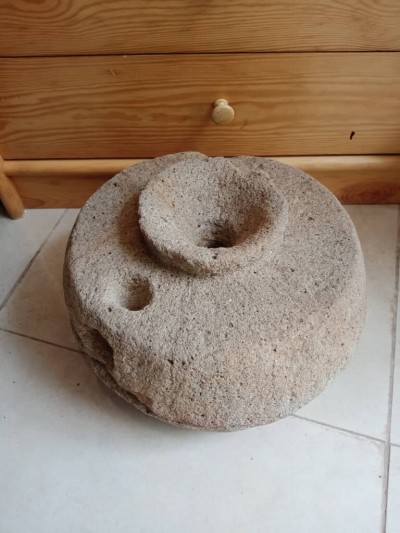 Metahna Moulin Meule en pierre