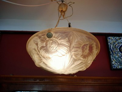 Lustre vasque plafonner Art déco en verre pressé moulé blanc