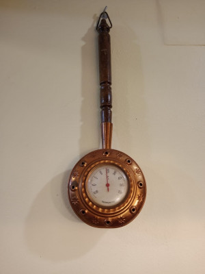 Ancien thermomètre sur bassinoire chaufferette en cuivre, décoration de cheminé 