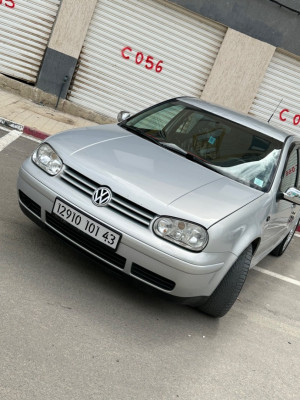 average-sedan-volkswagen-golf-4-2001-mila-algeria