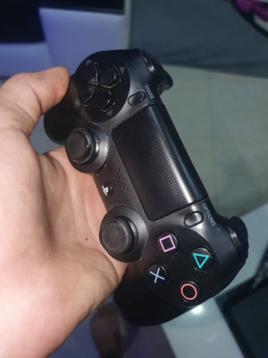 PS4 PRO 1TB usado + 2 controles originais + 4 jogos físicos + 1 jogo  digital (FIFA 23) - Videogames - Jardim Corcetti I, Varginha 1253876933