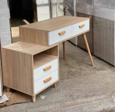 Bureau scandinave avec rangement