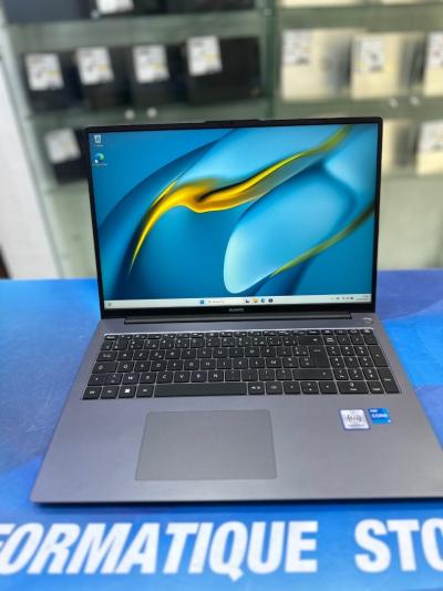 HUAWEI D16  CORE : INTEL i5 - 12450H DISC : 512 GB  (SSD)  RAM : 08 GB  