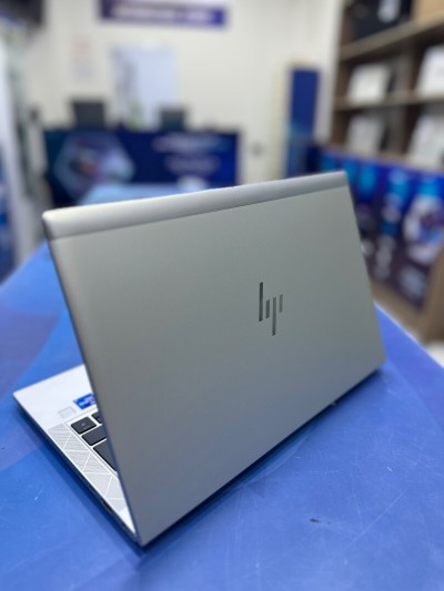 HP ELITEBOOK 830 G8 CORE : INTEL i5 - 1145G7 DISC : 256 GB  (SSD)  RAM : 16 GB  